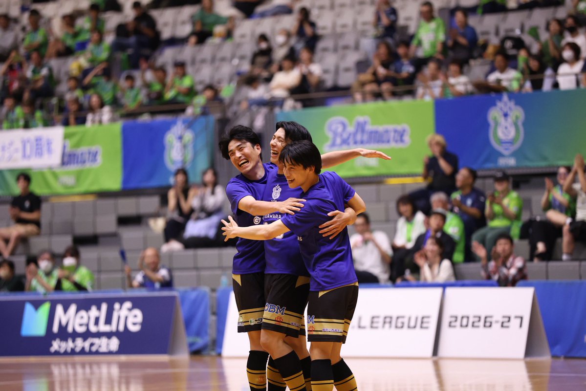XPDhwphC's tweet photo. 遅くなりましたが...

湘南ベルマーレさんのホームゲーム最高でした！
スーパーレジェンドな皆さんとボールが蹴れて嬉しかった✨

緊急移籍によりコカドさんへのピヴォ当ては出来ませんでした笑 https://t.co/NlN2KydsAf