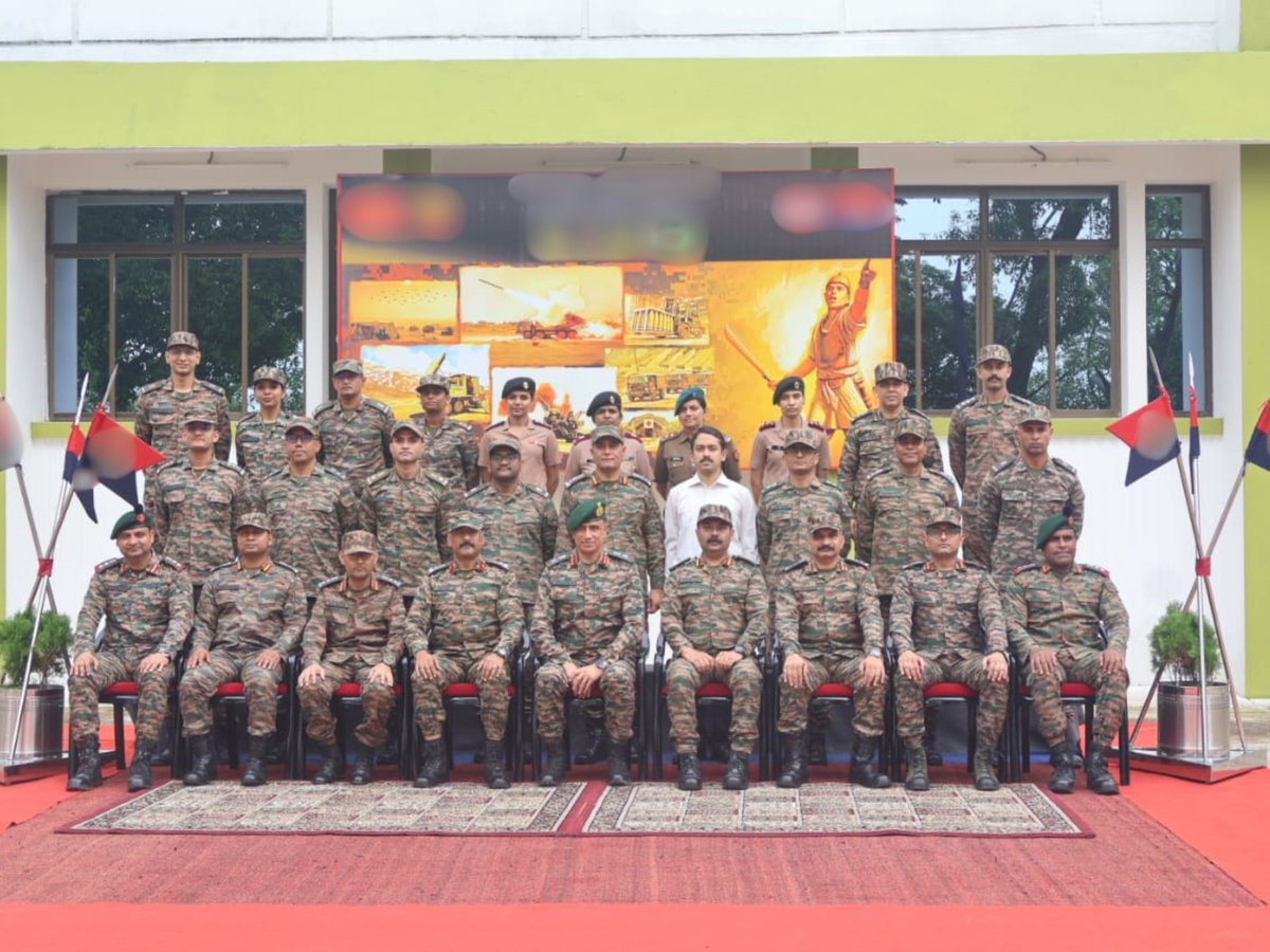 Spearcorps's tweet photo. GOC #SpearCorps visited #SpearGunners formation at Masimpur, #Assam to review operational preparedness and ongoing capability enhancement initiatives. He complimented all ranks for their professionalism, technology absorption and innovative spirit. During the visit, he inaugurated the E-Info Room and also visited other station units.

The GOC also paid tribute to 2/Lt Rajeev Sandhu, Mahavir Chakra (Posthumously), honouring his supreme sacrifice in service of the Nation.

GOC #SpearCorps ने मसिमपुर, #Assam स्थित #SpearGunners Formation का दौरा कर ऑपरेशनल रेडीनेस एवं क्षमता विकास के विभिन्न पहलों की समीक्षा की। उन्होंने फार्मेशन के सभी सैनिकों की Professionalism, Technology Absorption की क्षमता और इनोवेशन भावना की सराहना की।
दौरे के दौरान उन्होंने  ई-इन्फो रूम का उद्घाटन किया तथा स्टेशन की कुछ अन्य यूनिट का भी दौरा किया।

GOC ने 2/Lt राजीव संधू, महावीर चक्र (मरणोपरांत) को श्रद्धांजलि अर्पित करते हुए राष्ट्र सेवा में उनके सर्वोच्च बलिदान को नमन किया।

#IndianArmy #SpearCorps #SpearGunners #Assam #Leadership #NationFirst

@adgpi 
@easterncomd 
@official_dgar 
@prodefgau 
@SpokespersonMoD 
@HQ_IDS_India 
@prodefkohima 
@DefenceMinIndia
@PIB_India 
@CMOfficeAssam 
@assamtimes_