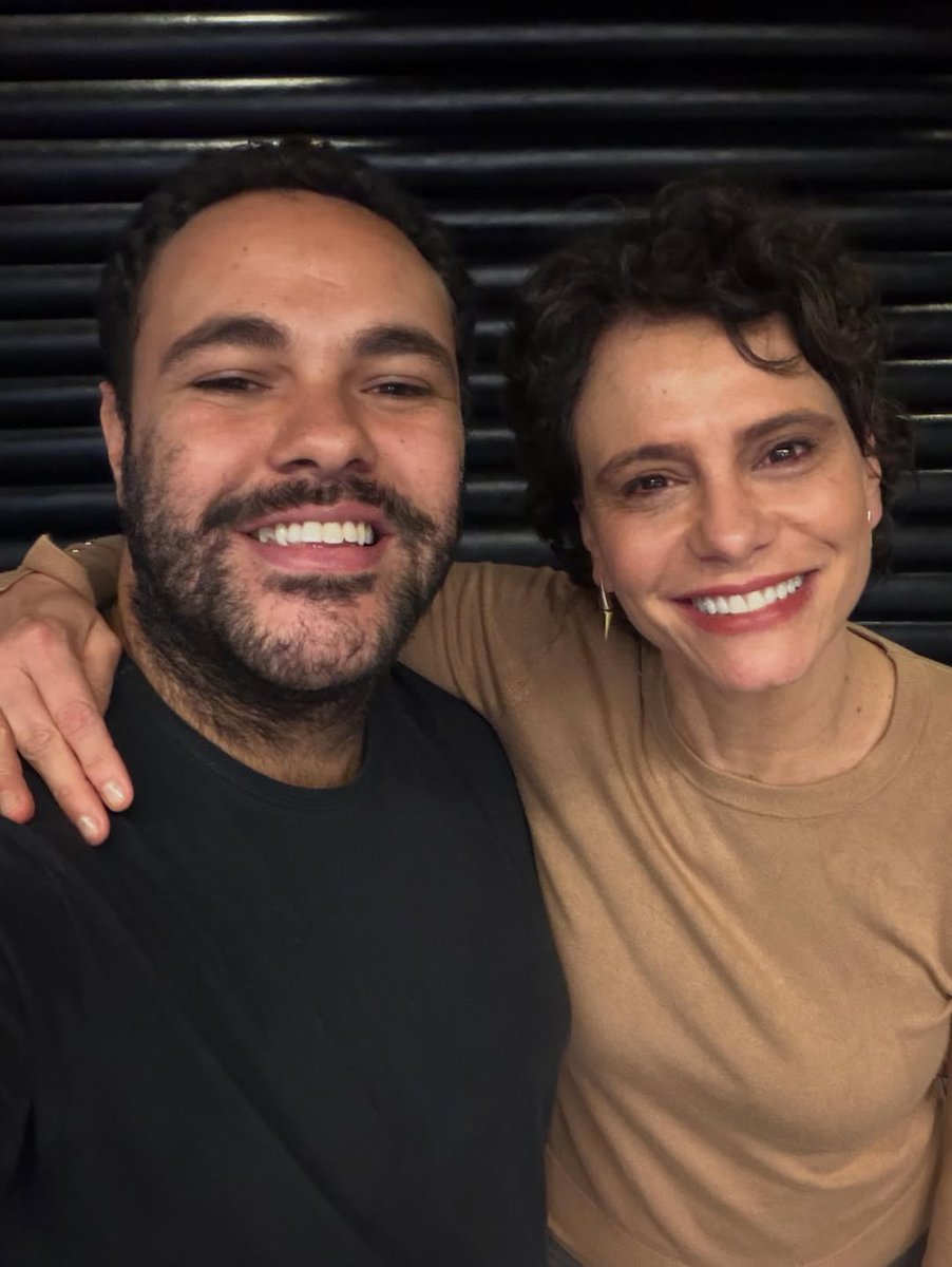 centralmalugall's tweet photo. #TBT ❤️
Malu Galli recebeu o carinho dos admiradores após as apresentações de "Mulher em Fuga", nos dias 30 e 31 de maio, em Belo Horizonte.

#malugalli https://t.co/tHA4tQ84pX