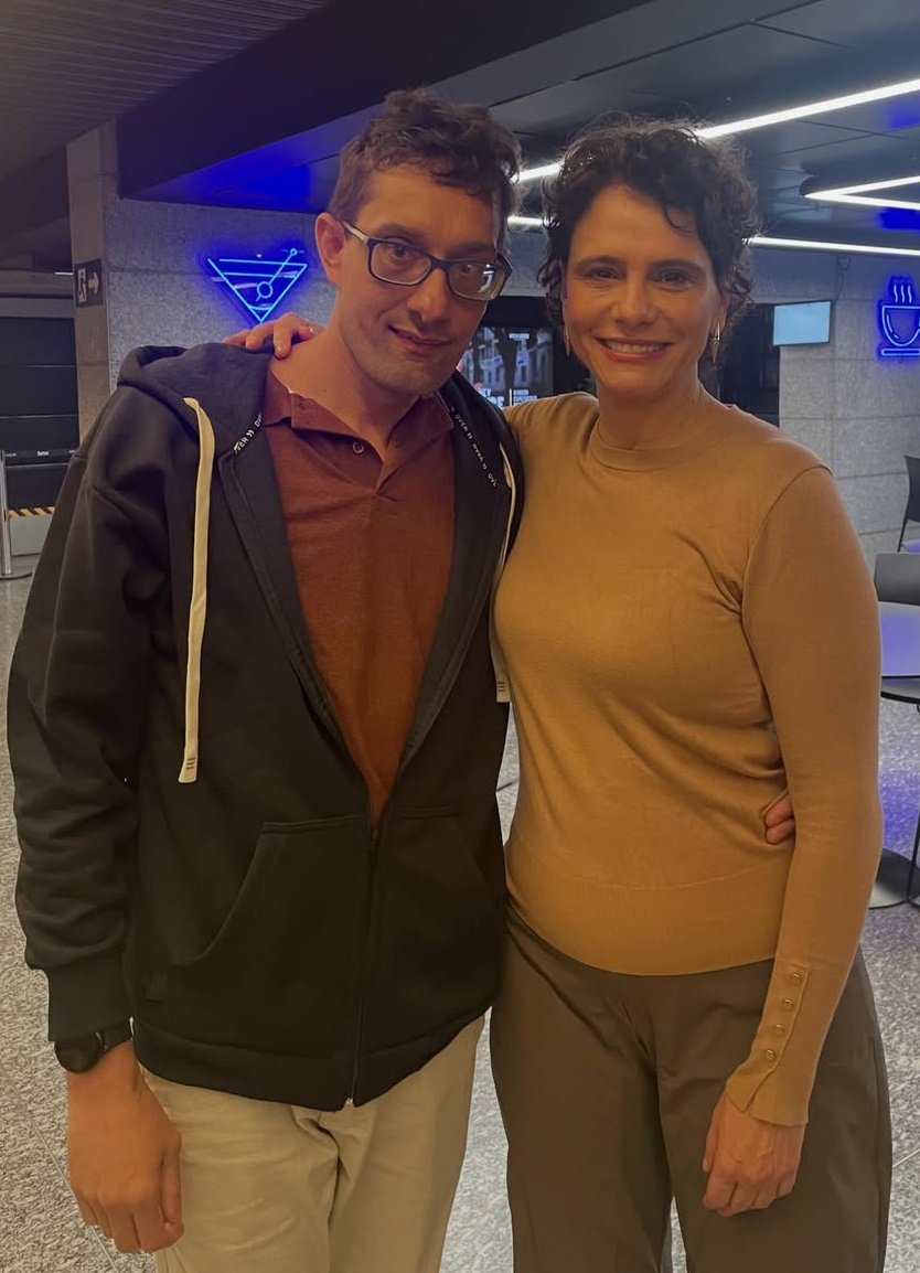 centralmalugall's tweet photo. #TBT ❤️
Malu Galli recebeu o carinho dos admiradores após as apresentações de "Mulher em Fuga", nos dias 30 e 31 de maio, em Belo Horizonte.

#malugalli https://t.co/tHA4tQ84pX