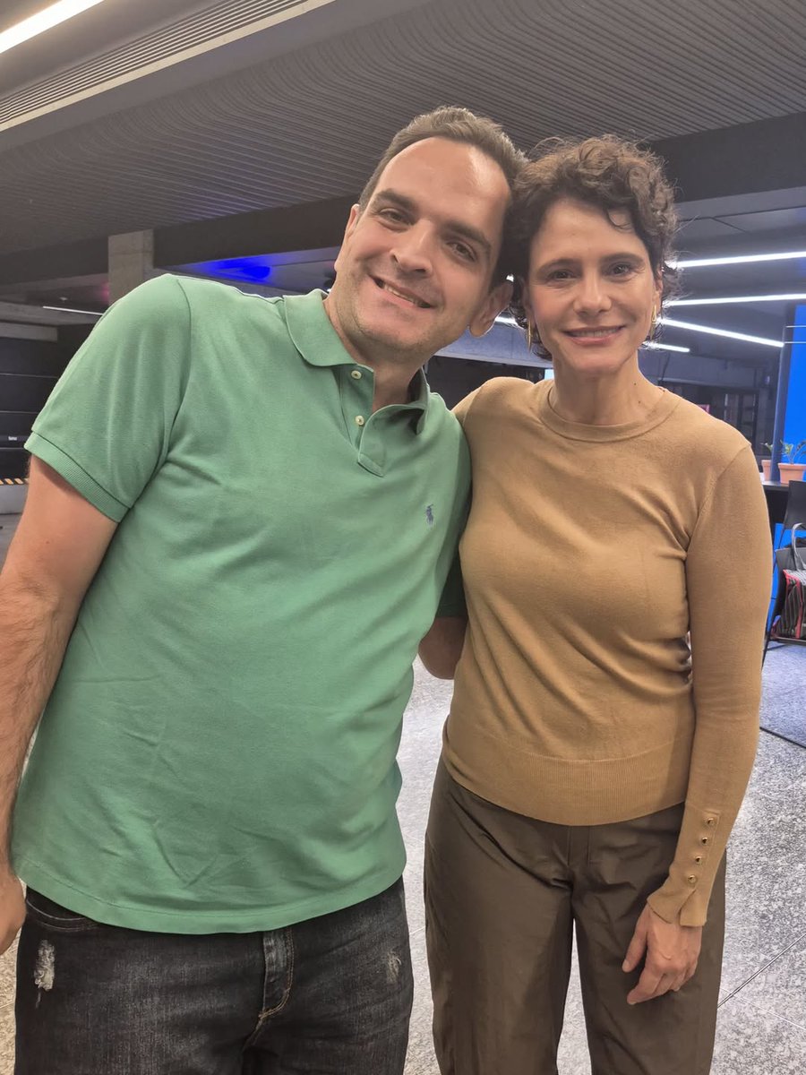 centralmalugall's tweet photo. #TBT ❤️
Malu Galli recebeu o carinho dos admiradores após as apresentações de "Mulher em Fuga", nos dias 30 e 31 de maio, em Belo Horizonte.

#malugalli https://t.co/tHA4tQ84pX