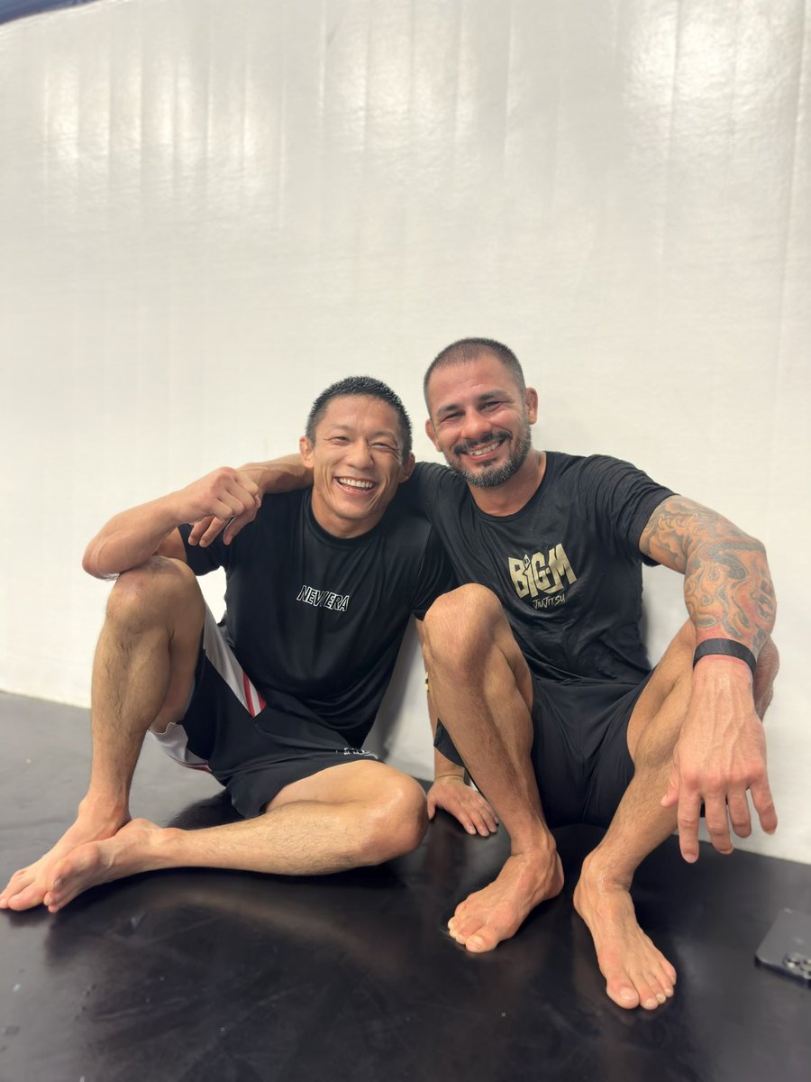 kyoji1012's tweet photo. Teammate or enemy😂hahaha

@AmericanTopTeam https://t.co/XLb5lyMnrE