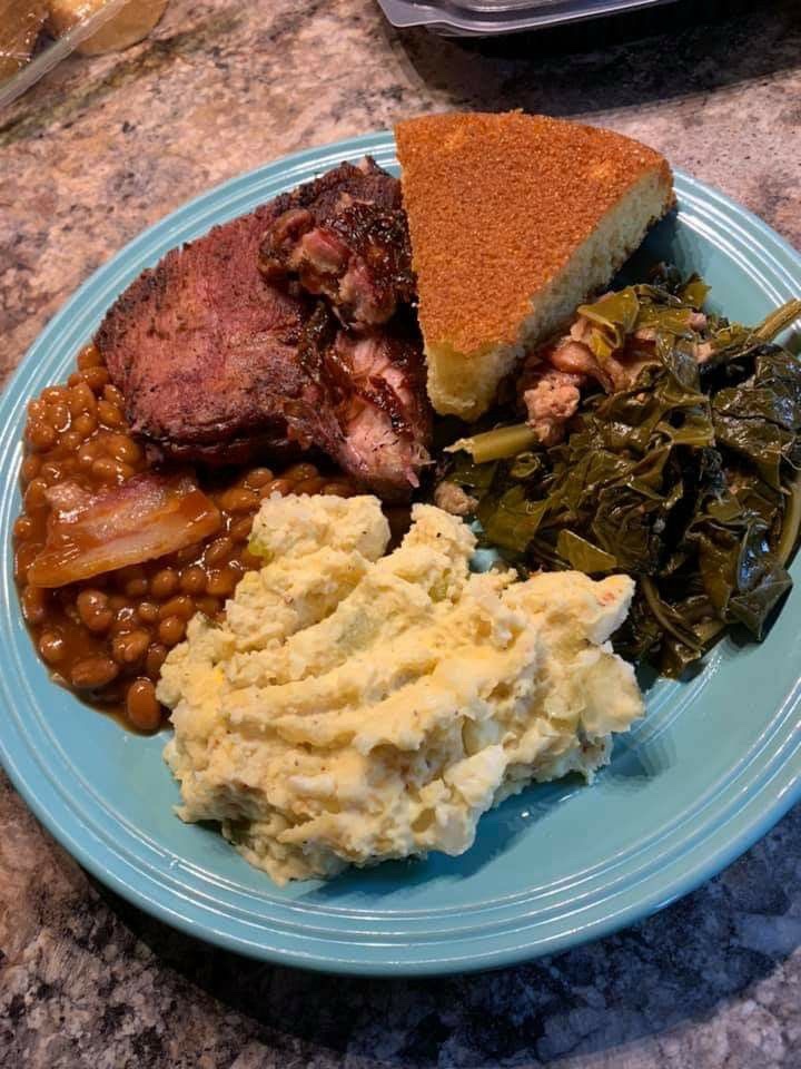 Shugabsorber's tweet photo. Everybody gets a plate ! https://t.co/qukphlKQuE