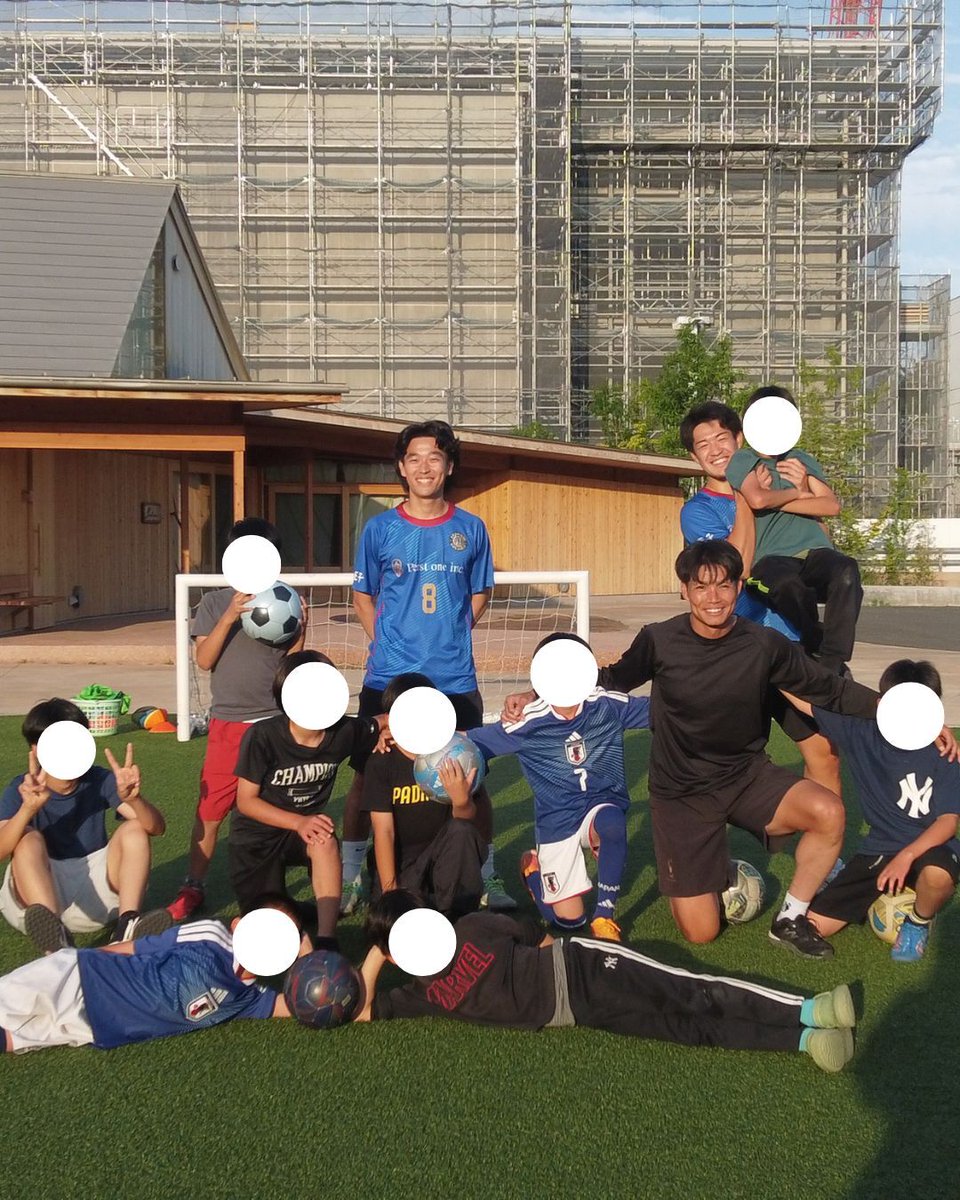 Perst_one's tweet photo. 先日、児童養護施設「星美ホーム」さんでサッカー教室を開催しました⚽
子どもたちの全力の笑顔に、私たちの方がたくさん元気をもらいました🙌
ご協力いただいた皆さま、ありがとうございました！

#ESG #社会貢献 #サッカー教室 https://t.co/JRyT3qnwxp