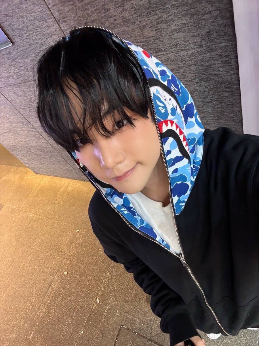 kyfront's tweet photo. what is it with my biases and bape😭 (kyrell ignore this) https://t.co/NcJnviJEMx