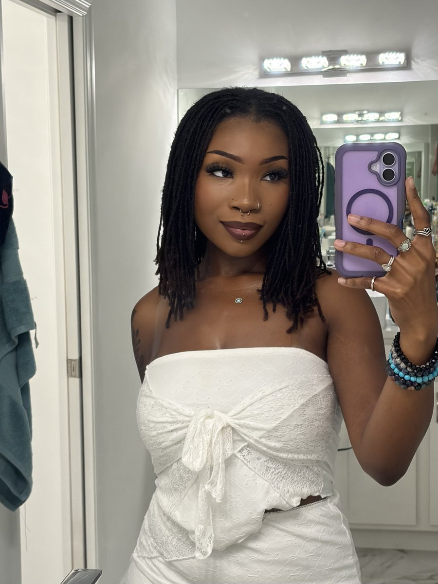 moniquemoyaaa's tweet photo. but w #sisterlocks 🙂↕️ https://t.co/A7MJADZkgL