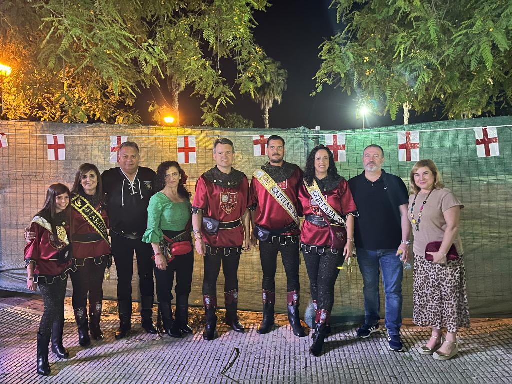 vicentecases's tweet photo. ¡Los mejores momentos de las fiestas de Moros y Cristianos de #Benejúzar se viven junto a la Comparsa Caballeros de Júzar! https://t.co/1QTfMULn59