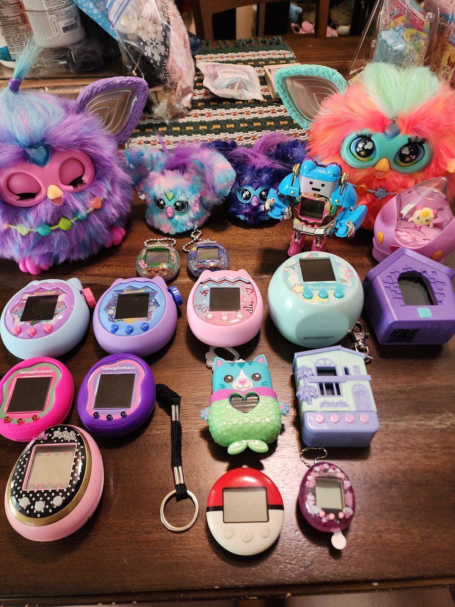 KickinPotatoes's tweet photo. My current digital pets and then my new additions on the right ❤️ I really wish I had my childhood digital pets :'( https://t.co/JuALAIpV3J