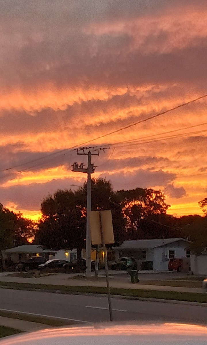 SeanKey511090's tweet photo. Cool sky tonight https://t.co/t8Q7xcdDYv