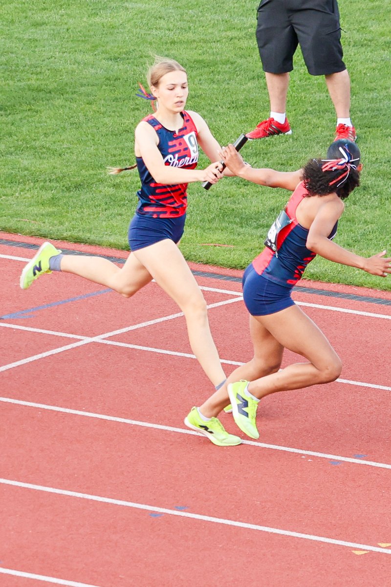 OBPhoenix's tweet photo. Girls’ 4x400m relay team of Abeyta, Noble, Petzak, and Hudson won their heat in 4:00.17, QUALIFYING for tomorrow’s final and breaking the Oberlin HS record! Oberlin finished today strong and is ready for tomorrow. 
Special shoutout to Anna Webb for the amazing photos today! https://t.co/4D4skxGTa3