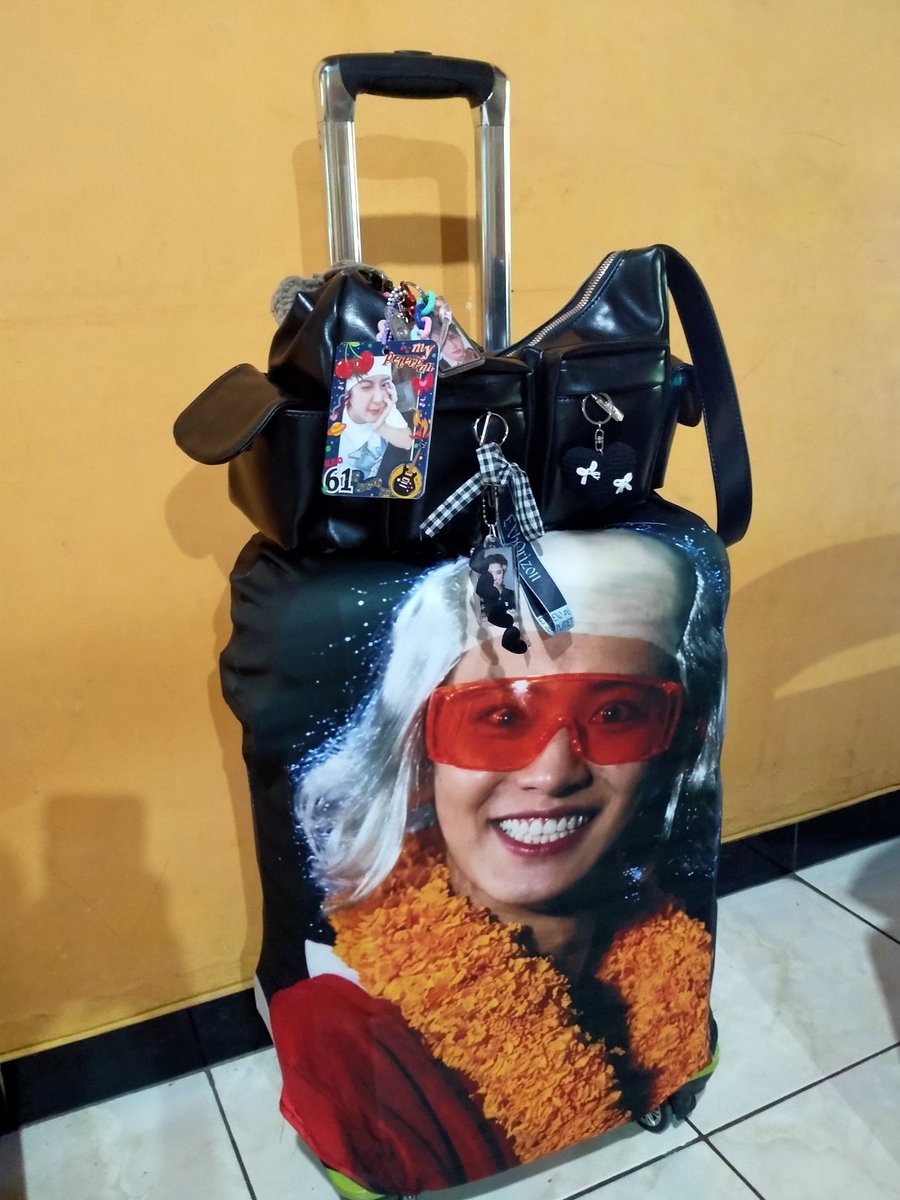 yeolxxich's tweet photo. yeayyyy ready for concert trip 😍🤟 https://t.co/JPHuRzDJBV