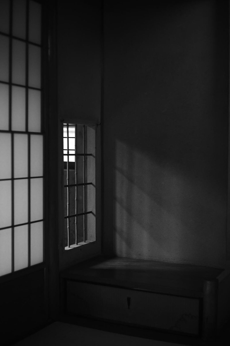 toshi_ogasawara's tweet photo. 光は、足していくものじゃなく
余計なものを引いていった先に、残る。 https://t.co/kCfvJtmOGy
