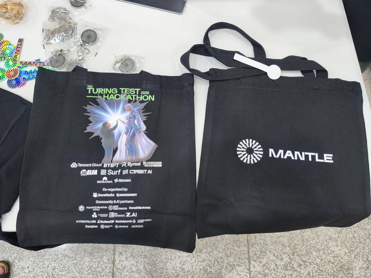 FISlab's tweet photo. 비트코인서울 2026 현장 참석

#비트코인서울2026 #서울경제 #BitcoinSeoul2026  
@Mantle_Official @0xMantleKR
@BNBCHAIN  @BNBCHAINKR

비트코인, RWA, 스테이블코인, AI까지 디지털자산 산업의 다음 변화를 한 자리에서 조망할 수 있는 비트코인서울 2026에 참석했습니다.

올해 행사 주제인 "Transformation : from Bitcoin to RWA"가 보여주듯, 단순한 가격 사이클을 넘어 실물자산 토큰화와 제도권 금융 연계가 주요 화두로 다뤄지고 있습니다. 

현장에서는 업계 관계자, 투자자, 빌더들이 모여 다양한 관점에서 시장의 방향성을 공유하고 있어 의미 있는 시간이 되고 있습니다.

특히 글로벌 프로젝트 부스와 네트워킹 공간도 활발하게 운영되고 있어 한국 디지털자산 시장의 현재와 미래를 함께 살펴볼 수 있는 자리라는 점이 인상적입니다.

🎫 이번 행사 티켓을 지원해 주신 Mantle Korea에도 감사드립니다. 덕분에 현장에서 다양한 인사이트와 네트워킹 기회를 얻고 있습니다.

🎁 BNB Chain Korea 부스에서 준비한 굿즈 수건도 잘 받았습니다. 실용적인 굿즈 제공 감사드립니다! 😊 ₿🟡