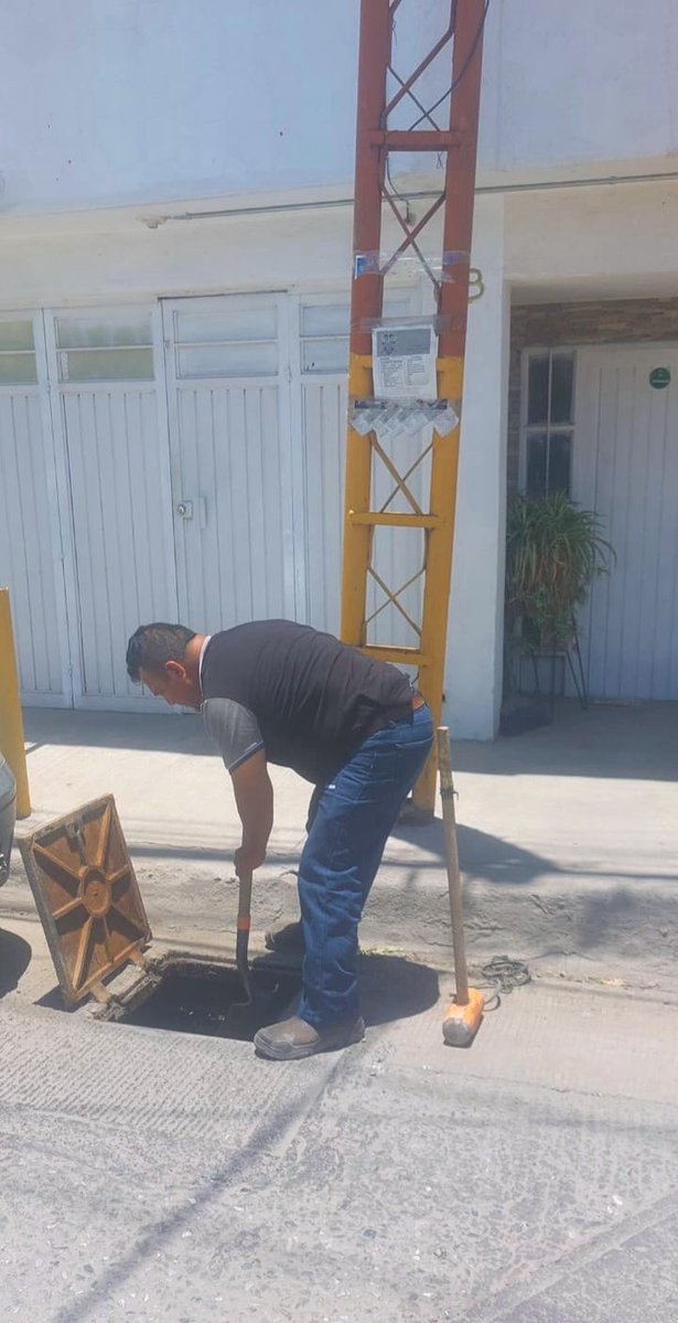 Interapas's tweet photo. 🔧💧Las cuadrillas de #Interapas realizaron trabajos de mantenimiento en cajas de válvulas ubicadas en:
📍Villa Nueva esq. con Anáhuac 
📍Anáhuac esq. con Ignacio Altamirano

👷🏽‍♂️Estas acciones forman parte de las labores diarias de mantenimiento a la infraestructura hidráulica. https://t.co/XPjUR7wvs7