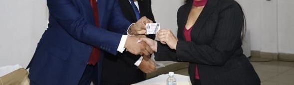LCDY's tweet photo. Que está pasando con el Colegio de Abogados de Honduras @sarmiento_olbin ¿qué ha pasado con el diploma? Que horrible se mira esa procuración… @anac82h  abogada, me extraña, ¿que está sucediendo? https://t.co/1iBNyxX33v