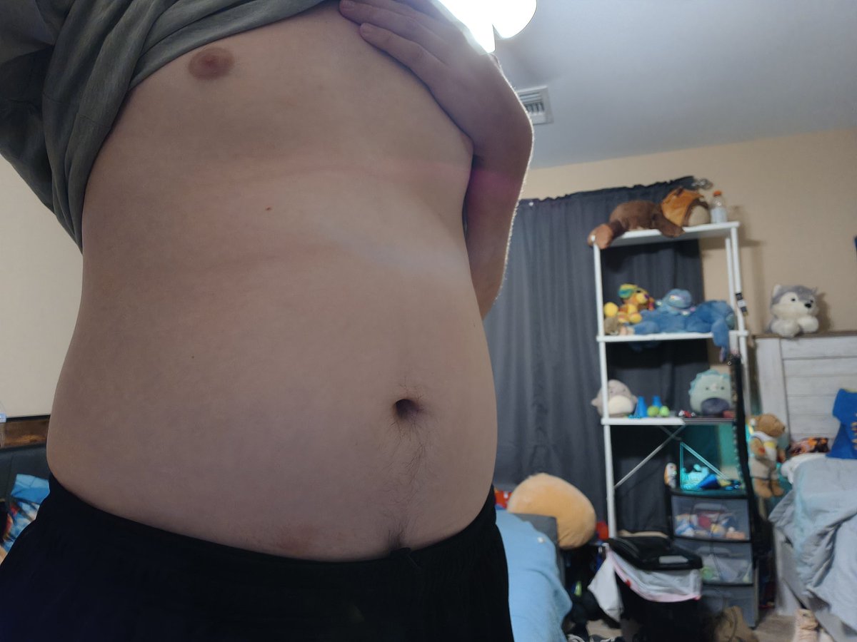 Joshua366281's tweet photo. Aquarium pump belly inflation dm me for more angles also I need aquarium pump recommendations my old one gave up on me https://t.co/4Lrmw4lZOQ