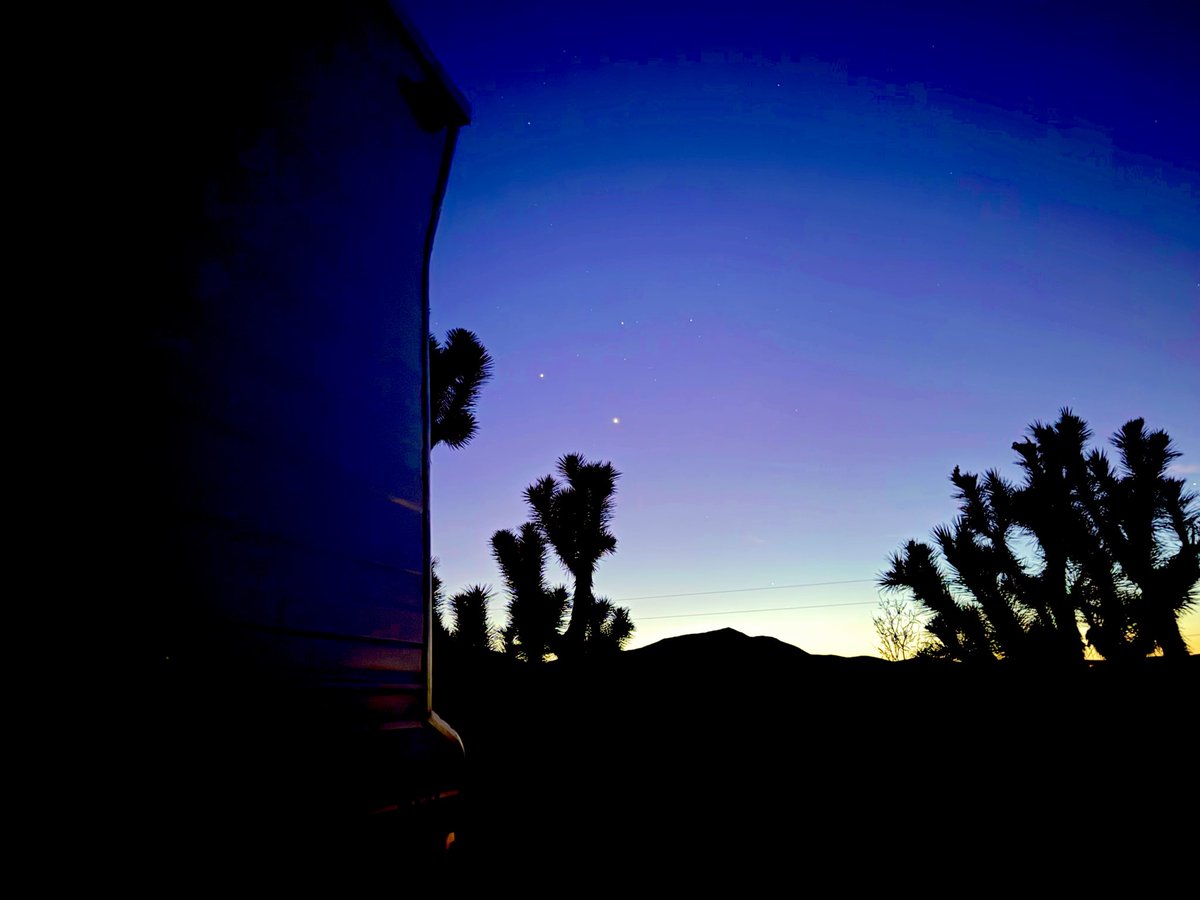 Flawwed1Art's tweet photo. These shots are from last night, again in total darkness. You can tell just based on how dark they came out. But I do love the blues and purples to show up to the camera when it seems pitch black.
#Karvan #Caravan #StarForge https://t.co/bUSKaUgm6L