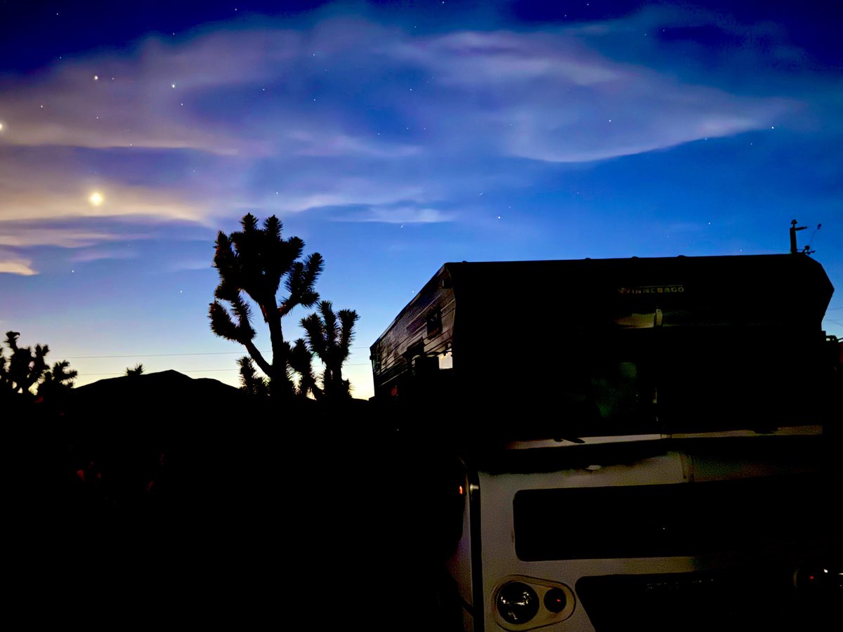 Flawwed1Art's tweet photo. These shots are from last night, again in total darkness. You can tell just based on how dark they came out. But I do love the blues and purples to show up to the camera when it seems pitch black.
#Karvan #Caravan #StarForge https://t.co/bUSKaUgm6L