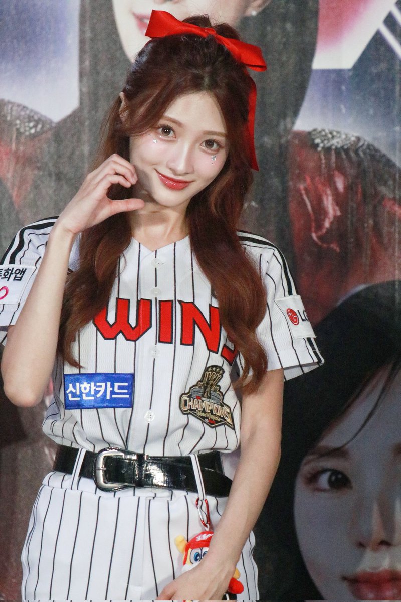 DoraLemon_76's tweet photo. 260605 Rona happy birthday 🎂🎂
未來再多多見面吧！
#아일리원 #로나 #Rona #LGTWINS https://t.co/h6INVq6uKy