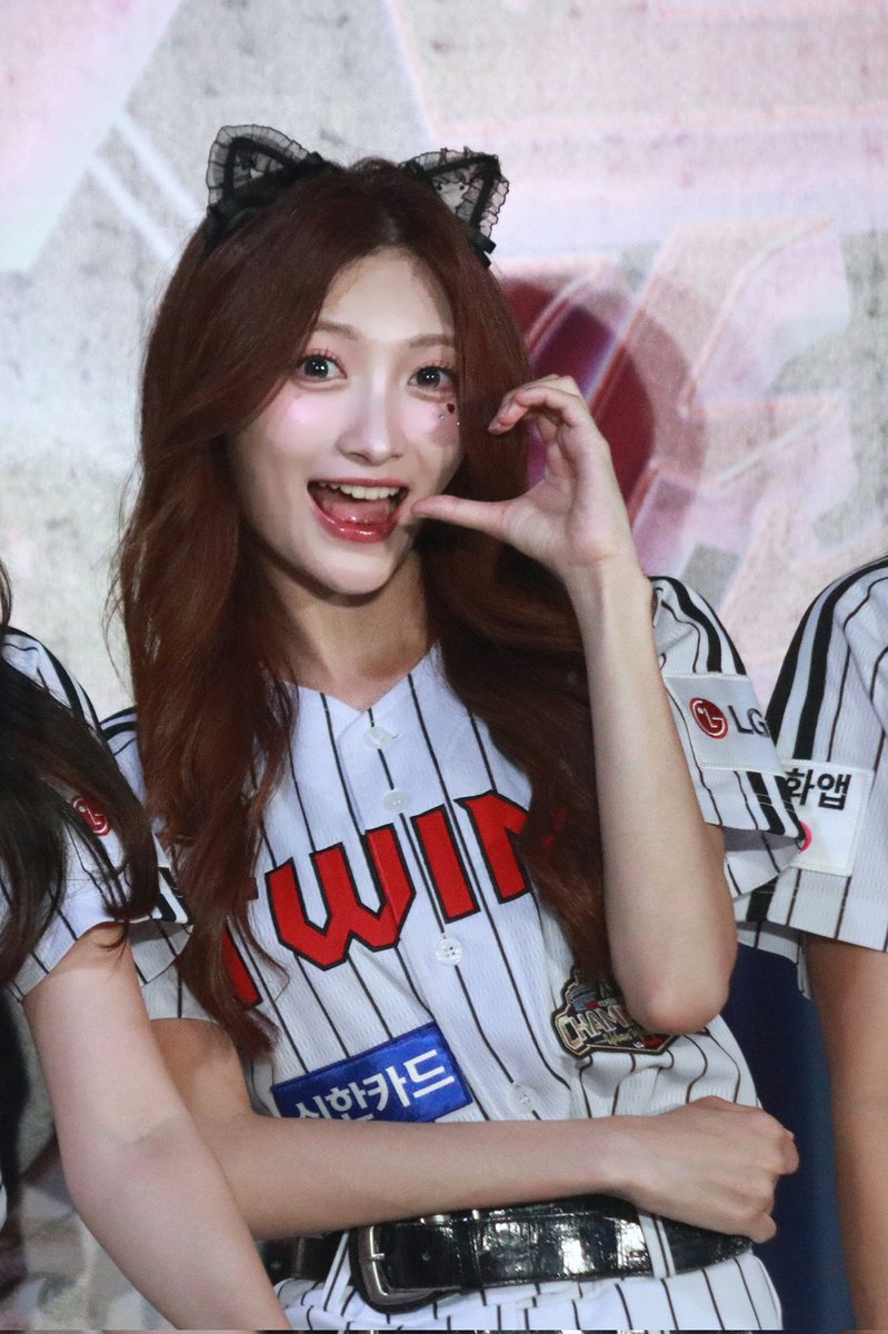 DoraLemon_76's tweet photo. 260605 Rona happy birthday 🎂🎂
未來再多多見面吧！
#아일리원 #로나 #Rona #LGTWINS https://t.co/h6INVq6uKy