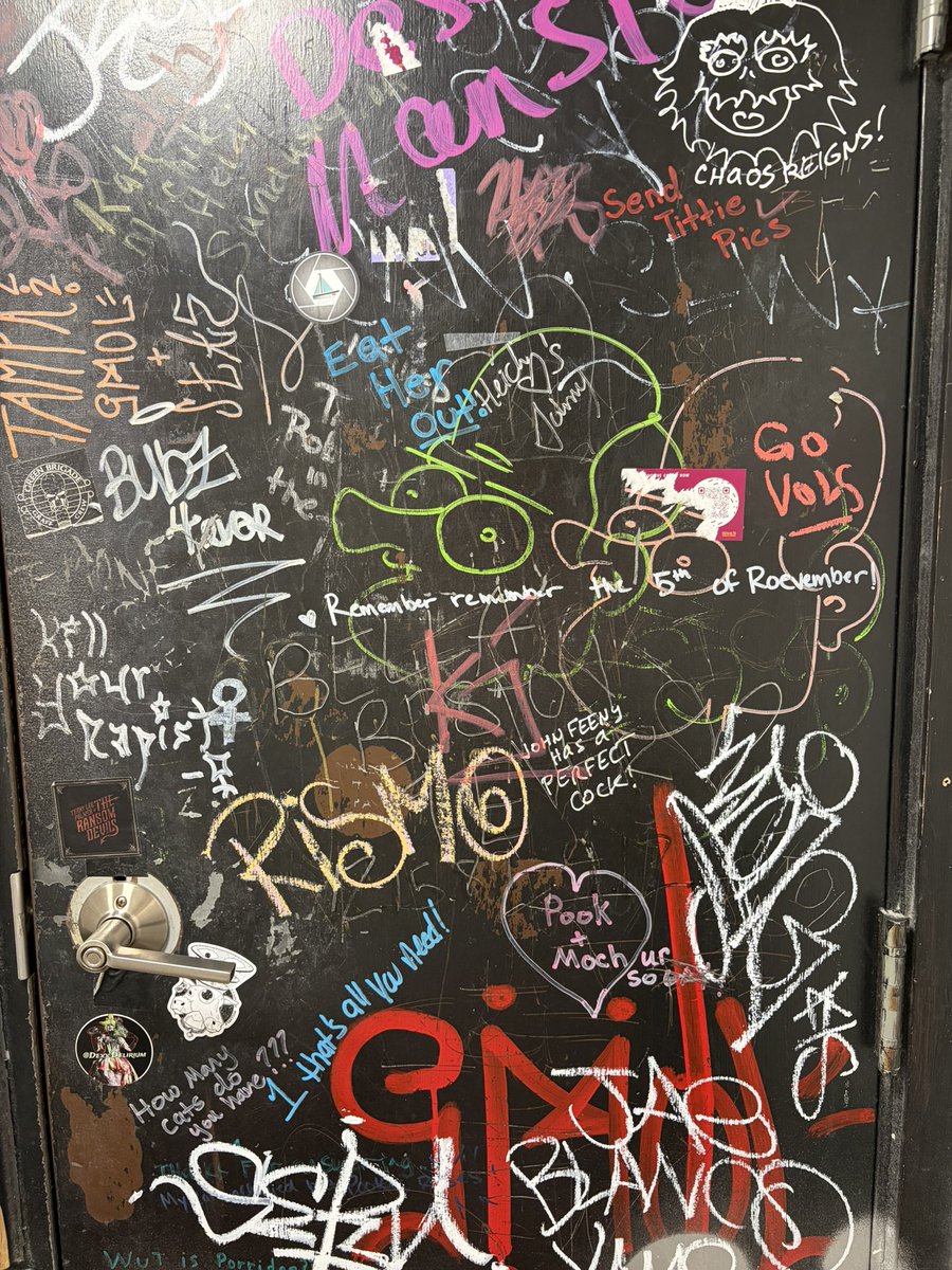 shortyz_magic's tweet photo. Have you ever even been to a dive bar if you don’t write in the bathroom wall/door??? Nah you ain’t a real bitxh. https://t.co/mhZ23WJ0MQ