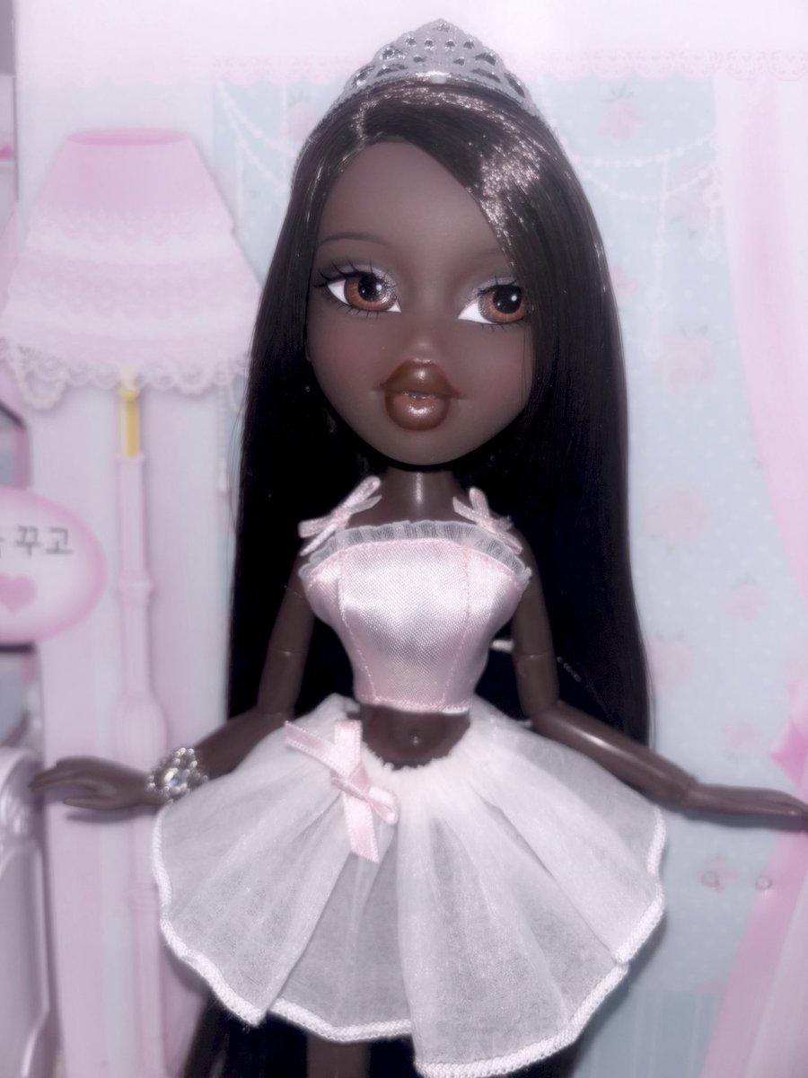 prettylimlim's tweet photo. I love my Felicia so much #bratz https://t.co/UpsjwWwIOw