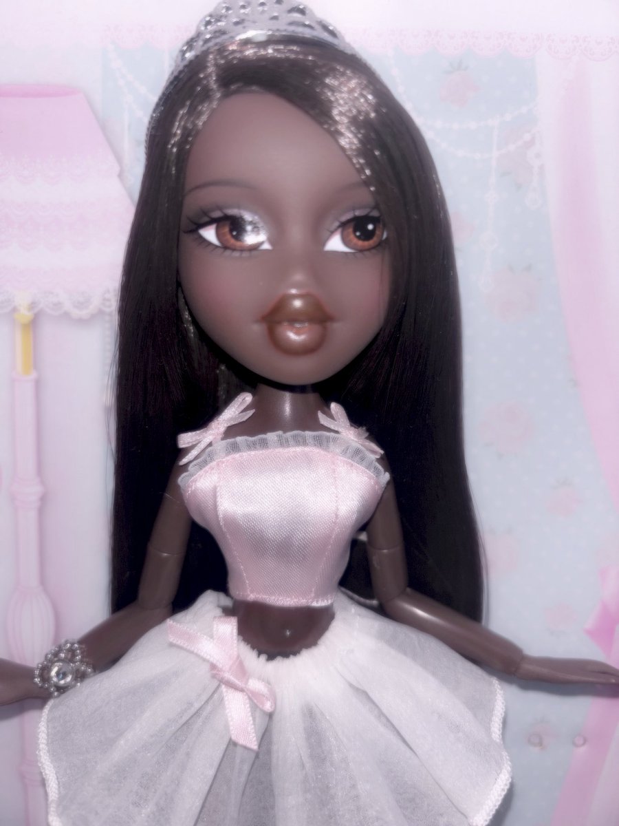 prettylimlim's tweet photo. I love my Felicia so much #bratz https://t.co/UpsjwWwIOw
