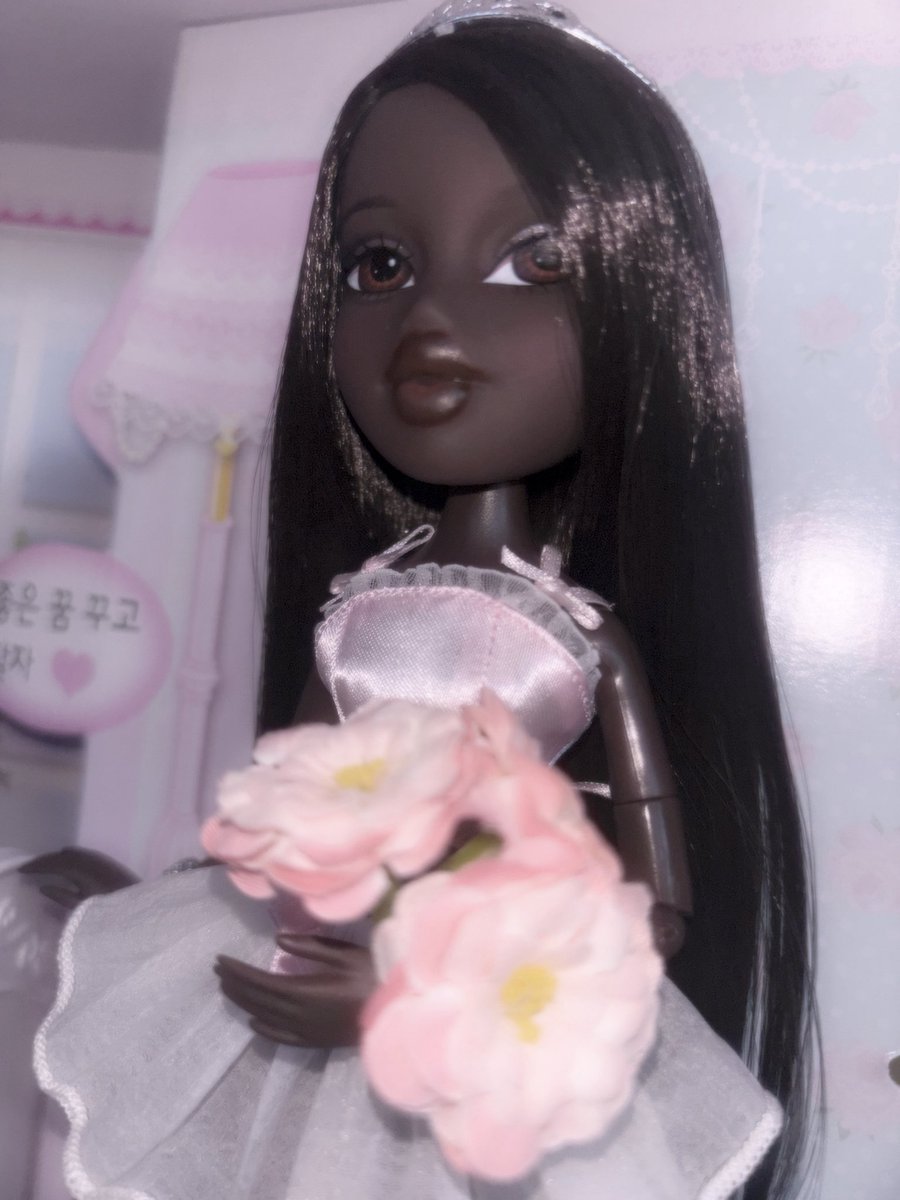 prettylimlim's tweet photo. I love my Felicia so much #bratz https://t.co/UpsjwWwIOw