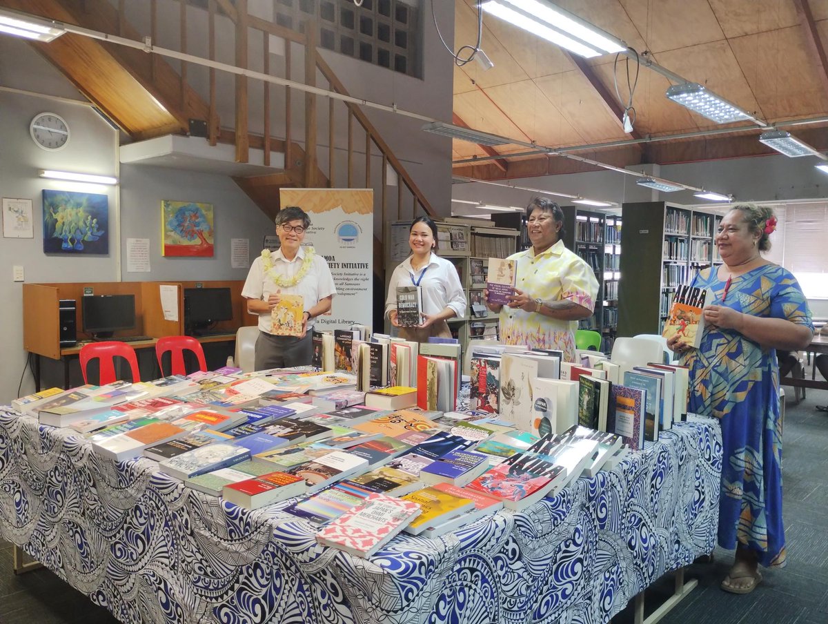 japan_read's tweet photo. Thanks to the collaboration with Embassy of Japan in Samoa, READ JAPAN PROJECT donated 171 books on Japan to National University of Samoa 🇼🇸🇯🇵

We hope to enrich their collection and inspire a passion for Japanese studies! #ReadJapanProject #NipponFoundation https://t.co/fPK4Lilgp8