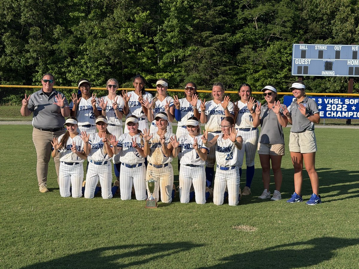 riley_waldron19's tweet photo. We did it!! Regional 3a Champs!! https://t.co/4QwgQDL8Xg