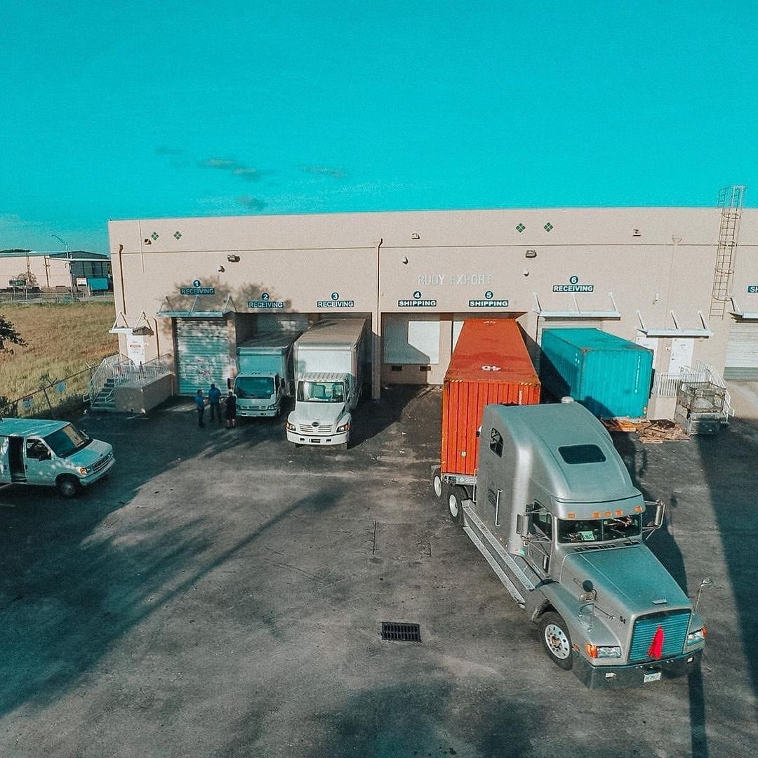 RudyExport's tweet photo. Transportamos lo que necesites con los más altos estándares de seguridad 🇺🇸📦🇻🇪 ¡Sabemos cómo manejar tu carga!

#RudyExport ¡Siempre brindándote más!✈️🚢 https://t.co/5eMzYnCQao