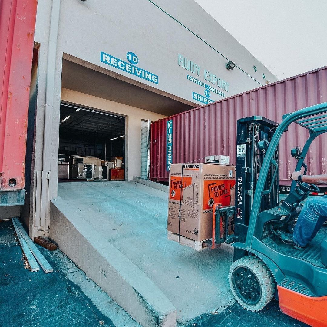 RudyExport's tweet photo. Transportamos lo que necesites con los más altos estándares de seguridad 🇺🇸📦🇻🇪 ¡Sabemos cómo manejar tu carga!

#RudyExport ¡Siempre brindándote más!✈️🚢 https://t.co/5eMzYnCQao
