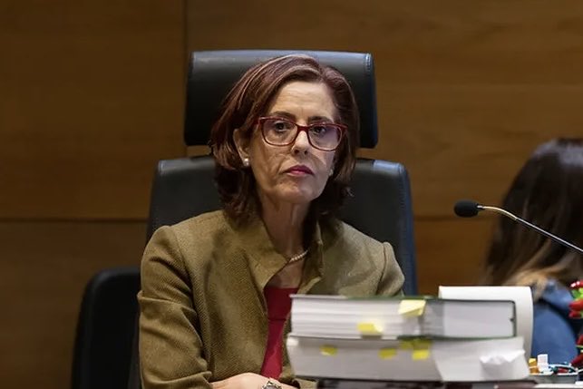 allanbr22's tweet photo. Uma criança é assassinada pelo padrasto. A mãe, cúmplice. 

Após o julgamento, eis a sentença:

- Padrasto = 43 anos de prisão

- Mãe = perdão judicial por conta do patriarcado e da misoginia

Esses foram os argumentos da juíza. Agora, ser mulher está acima da lei.

Brasil, 2026. https://t.co/4Sl6D3xmhf