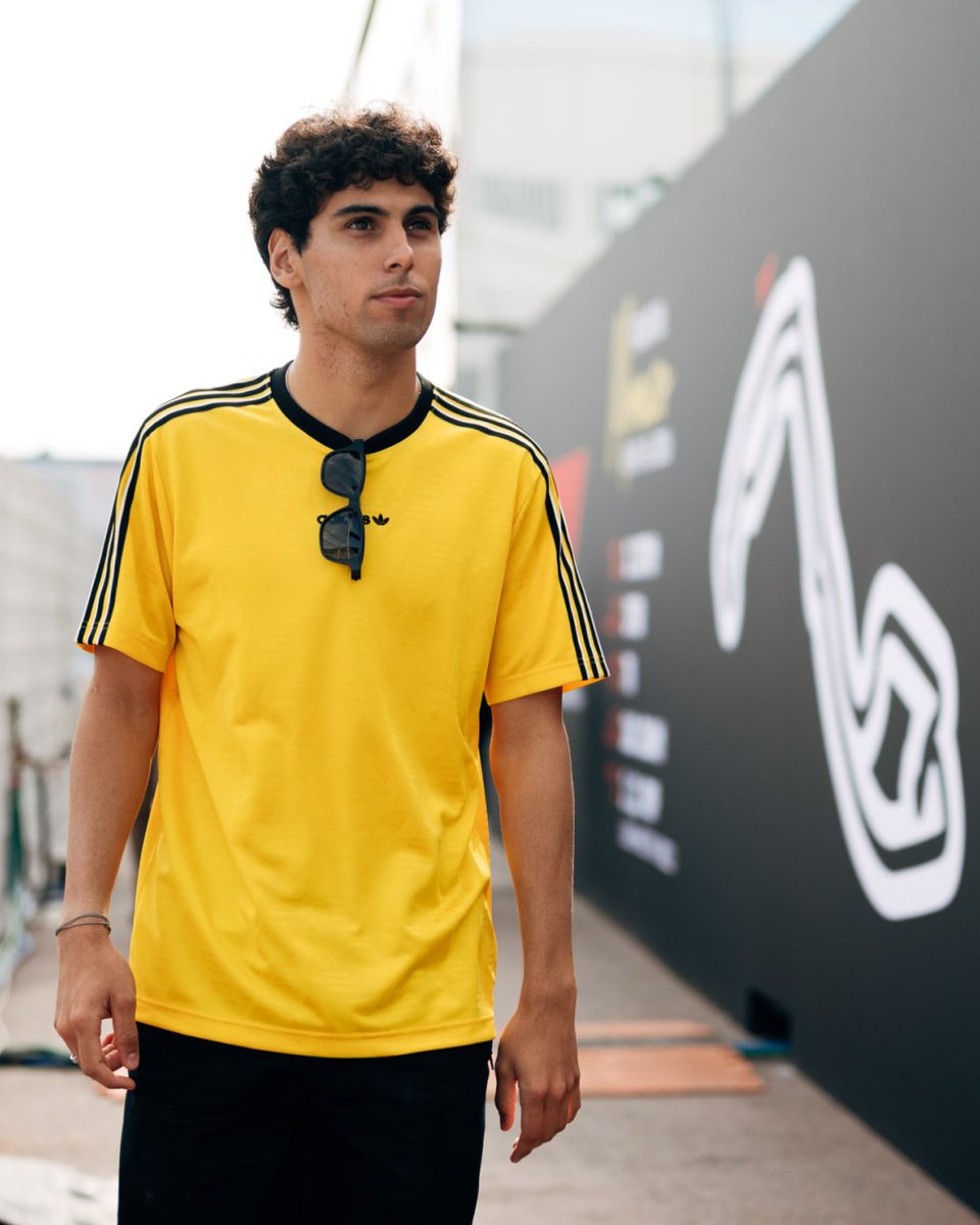 Gabmriel's tweet photo. adorning in 𝘵𝘢𝘻𝘪𝘰 𝘯𝘶𝘷𝘰𝘭𝘢𝘳𝘪 color, it'll be our theme for the rest of monaco weekend. i'm ready to tackled media day! https://t.co/XvJyvxy9ag