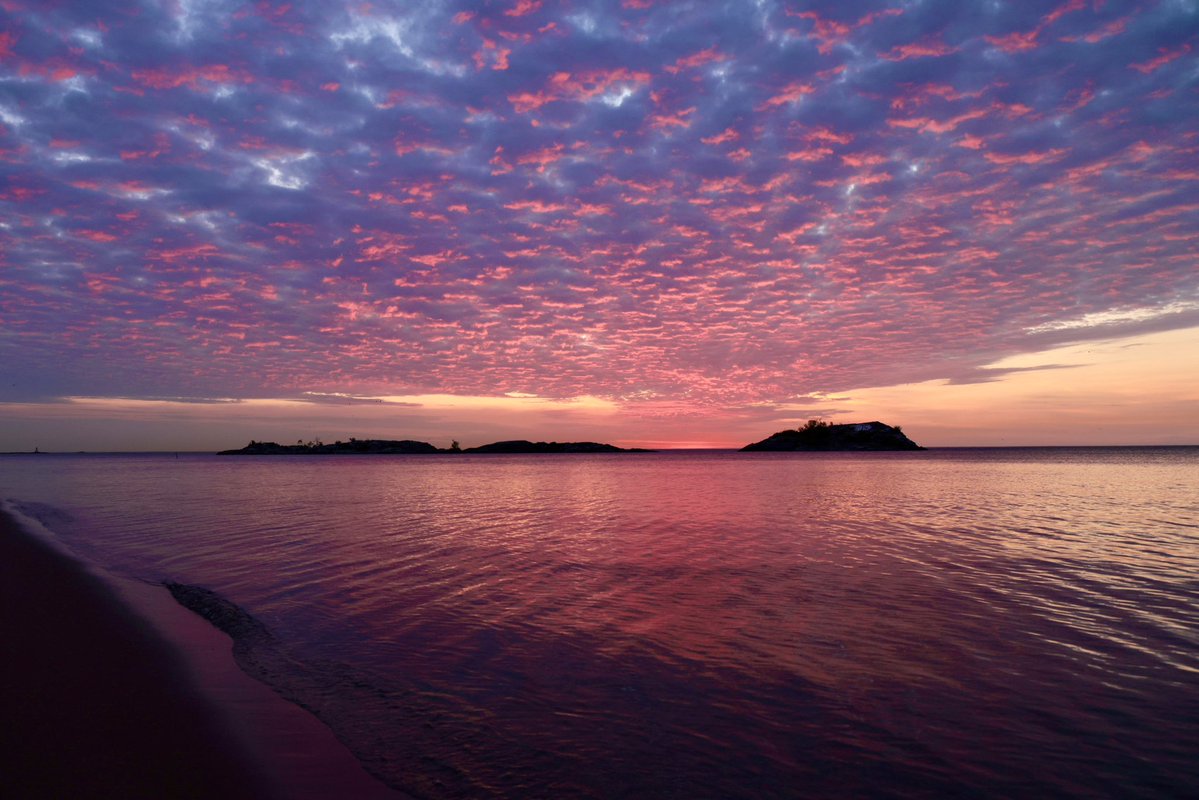 BugsySailor's tweet photo. Sunrise 2,712. Everyone together now: Oooooooooh! Ahhhhhhh! 

Now don’t you wish this was black and white? https://t.co/w0UoOGbhob