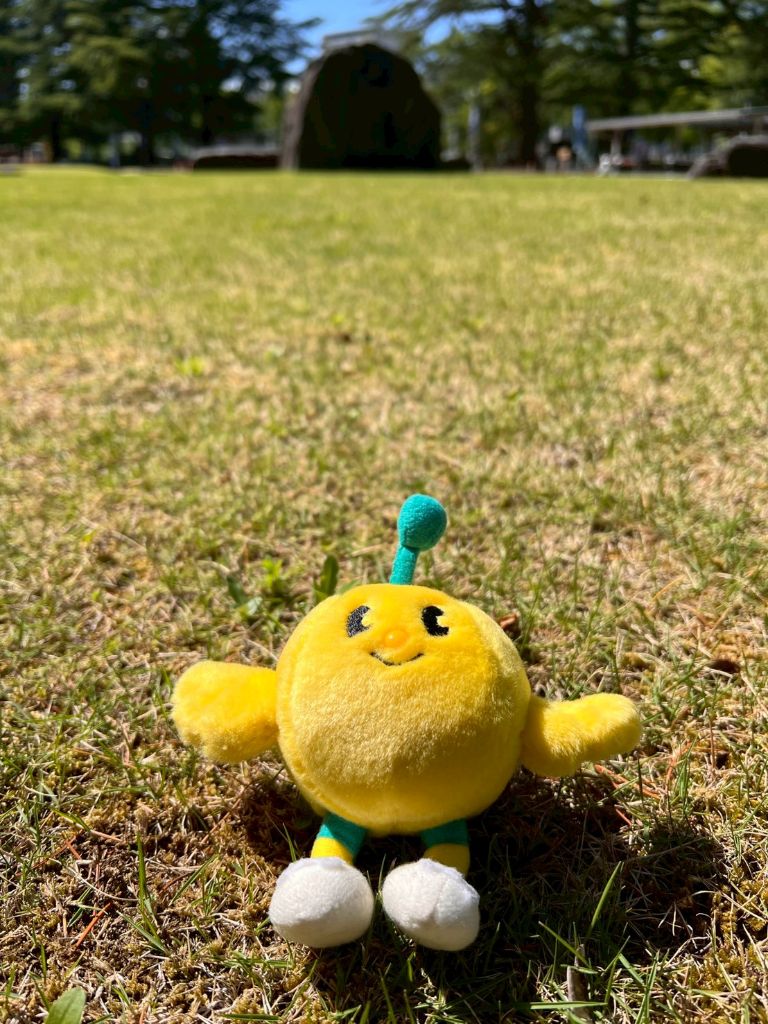 FromKibitan's tweet photo. 芝生でひとやすみ。ごろーーん！
#福島県　#Fukushima #Japan #キビタン #福島県公式キャラクター #芝生
#ごろりん https://t.co/0GUvWpIQXJ
