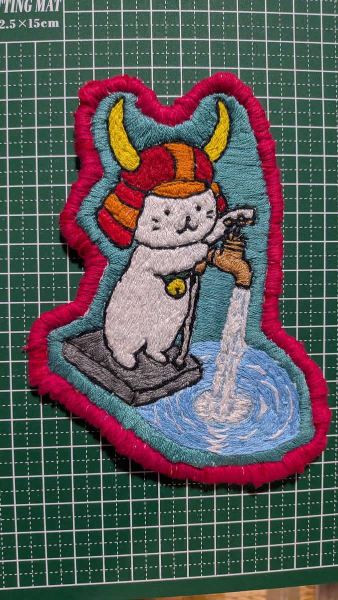 nonchan87's tweet photo. ゆるキャラさん刺繍ワッペン
ひこにゃん　
＃ひこにゃん
＃滋賀県彦根市
＃モチ
＃招き猫
＃白猫
＃4月13日生まれ
#お散歩 https://t.co/wCUknitcQ3