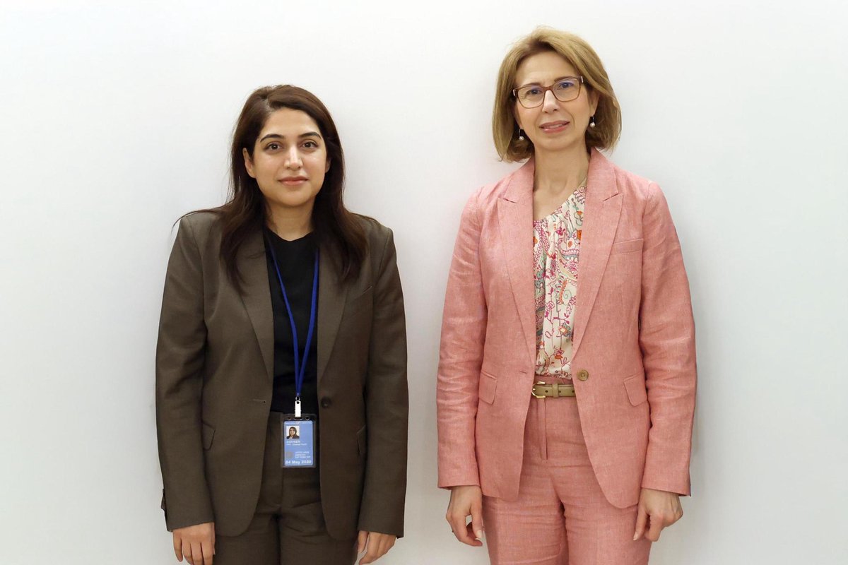 UAEMissionToUN's tweet photo. لقاء مثمر جمع سعادة السفيرة غسق شاهين، نائب المندوب الدائم، مع السيدة ماريا ديميتريادو، الممثلة الخاصة للبنك الدولي لدى الأمم المتحدة ورئيسة الشؤون متعددة الأطراف.

وناقش الجانبان أعمال البنك الدولي في مجالي البحوث الاقتصادية والتنمية في المنطقة، وتنامي  جهوده في مجال الذكاء الاصطناعي، إلى جانب التحضيرات الجارية لمؤتمر الأمم المتحدة للمياه 2026، الذي تستضيفه دولة الإمارات بالشراكة مع السنغال.

وتتطلع دولة الإمارات إلى مواصلة العمل بشكل وثيق مع البنك الدولي والشركاء المعنيين لدفع شعار المؤتمر: "الاستثمارات في المياه"، وحشد المزيد من التمويل، وتسريع التقدم نحو تحقيق الهدف السادس من أهداف التنمية المستدامة، وتعزيز الحلول المائية المرنة في مواجهة التغير المناخي.