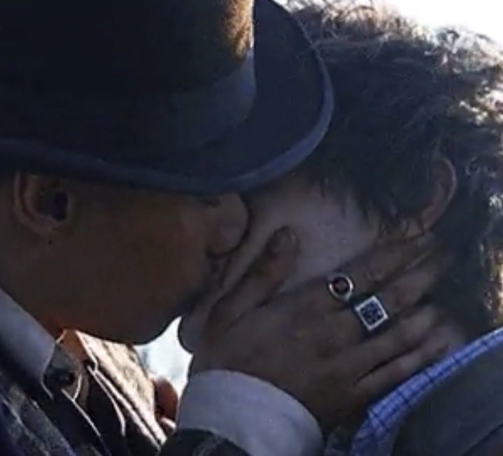 GAYLANDTOO's tweet photo. i am always thinking about how wylan’s face gets squished in this kiss https://t.co/6BIf5BZGk4