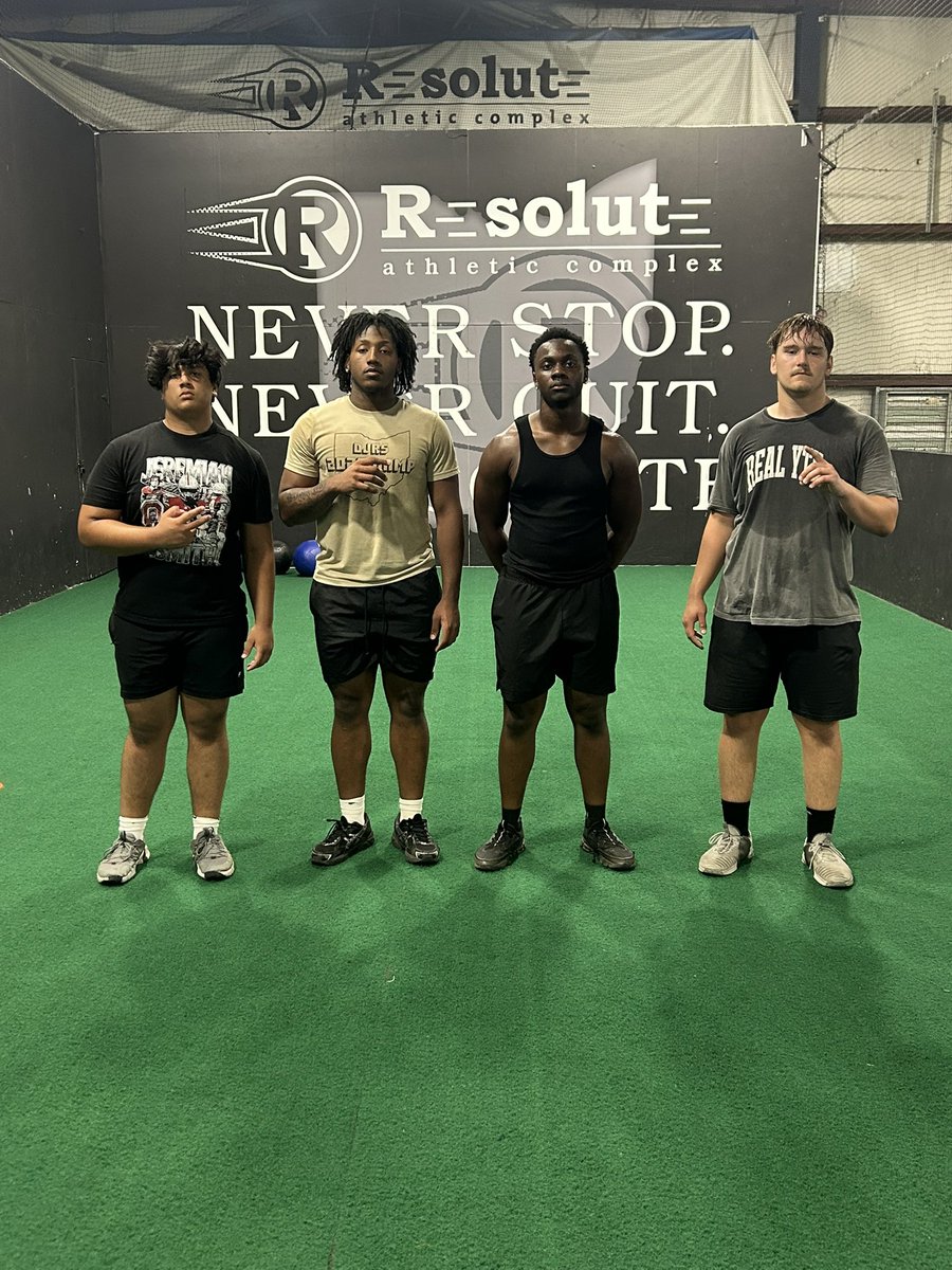 EliteDawgz_'s tweet photo. Great session tonight ‼️

Building skill development &amp; technique to help create Dawgz on the field.

@HussainRiz73287 
Olentangy Berlin- ‘29

@AnthonyJalloh52 
-Tiffin Commit

@nas_buff 
-Heidelberg Commit

@carsondrury27 
Bloom Carroll- ‘27 https://t.co/88Mp9UYJH3