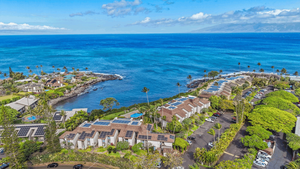 HawaiiLife's tweet photo. Just listed by Anna Severson, R(B) and Blake Hill, R(S) is 5295 Lower Honoapiilani Rd C35, in Lahaina, Maui, for $1,600,000.

https://t.co/YCGOMIfB9h

2-bed, 2-bath lofted ocean-view condominium overlooking Honokeana Bay.

Tap the link for more details.

#HawaiiLife #Maui https://t.co/M9c5RUyxck