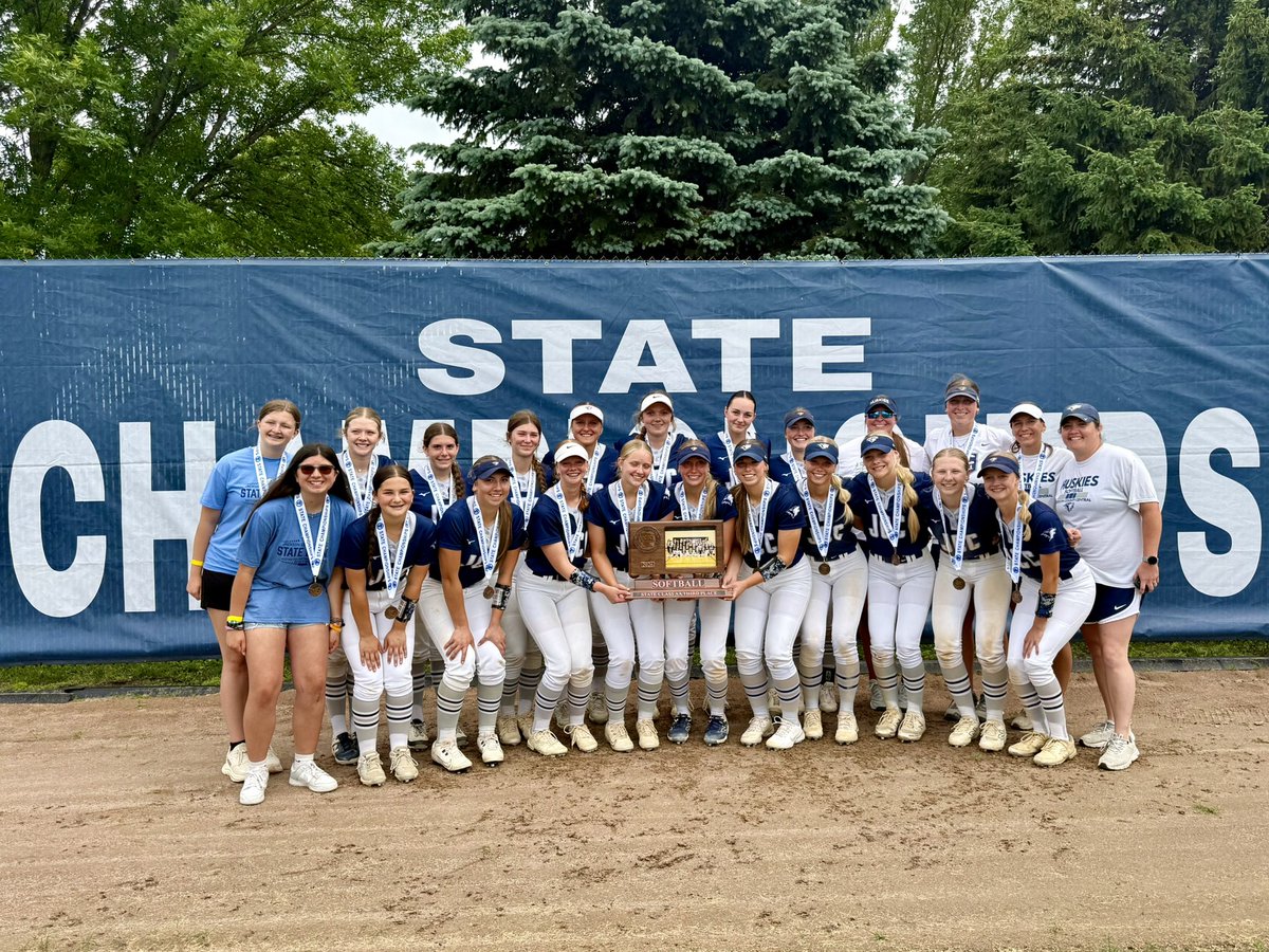 4theHUSKIES's tweet photo. A GREAT day, a GREAT season for JCC Softball!!!! https://t.co/oT5AfPq48m