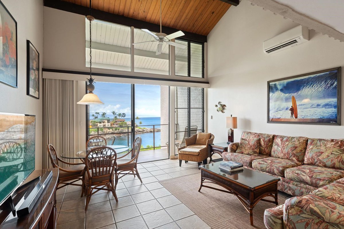 HawaiiLife's tweet photo. Just listed by Anna Severson, R(B) and Blake Hill, R(S) is 5295 Lower Honoapiilani Rd C35, in Lahaina, Maui, for $1,600,000.

https://t.co/YCGOMIfB9h

2-bed, 2-bath lofted ocean-view condominium overlooking Honokeana Bay.

Tap the link for more details.

#HawaiiLife #Maui https://t.co/M9c5RUyxck