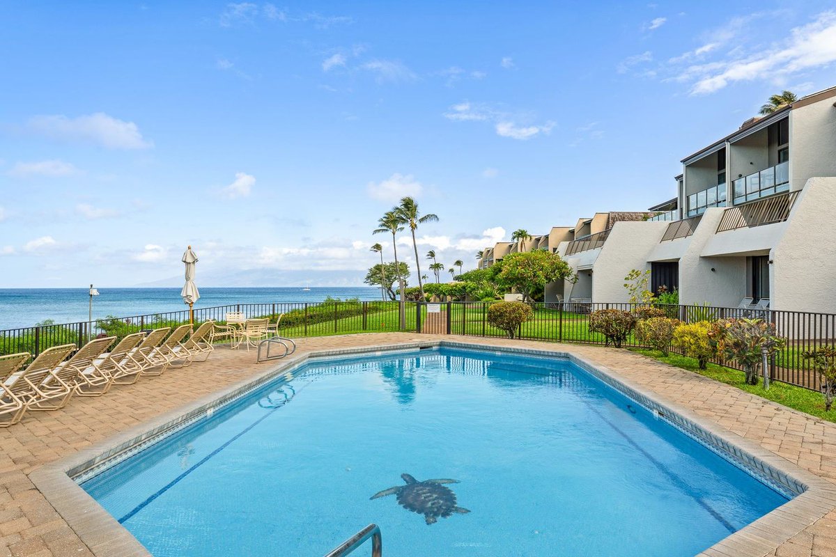 HawaiiLife's tweet photo. Just listed by Anna Severson, R(B) and Blake Hill, R(S) is 5295 Lower Honoapiilani Rd C35, in Lahaina, Maui, for $1,600,000.

https://t.co/YCGOMIfB9h

2-bed, 2-bath lofted ocean-view condominium overlooking Honokeana Bay.

Tap the link for more details.

#HawaiiLife #Maui https://t.co/M9c5RUyxck