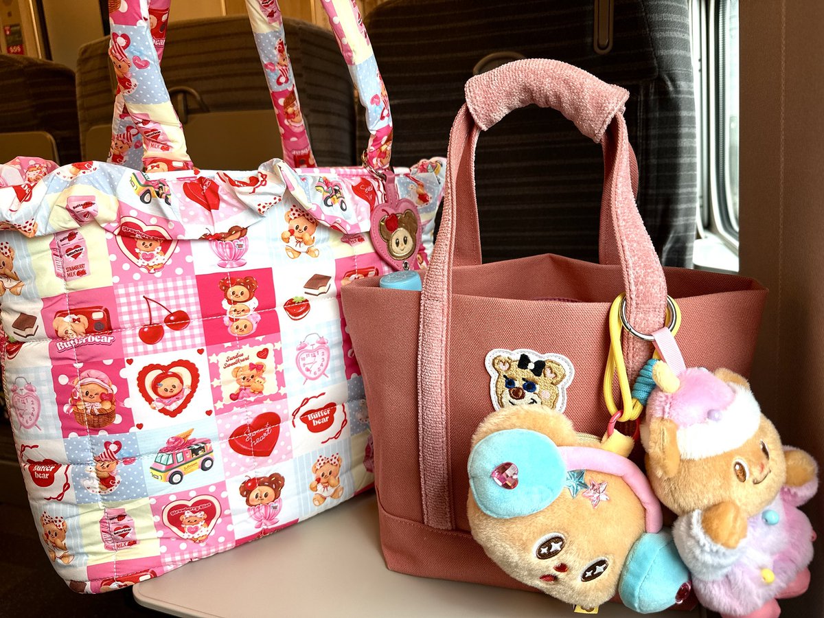 poprella710's tweet photo. 🧸だらけで小旅行行って参る
バターベアのピンクのバッグ、思いの外使う場面あって、買って良かった☺️！ https://t.co/AtoCEV6ixm