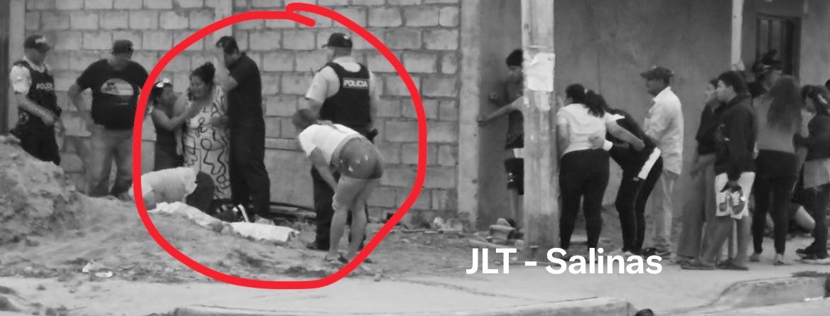 mabelparedes__'s tweet photo. Violencia imparable en #SantaElena. Estas imágenes se ha repetido durante los últimos 7días. Ayer 2hombres asesinad0s y 1herido. Hoy 4asesinatos más (Salinas y La Libertad).  En contraste,se realizan operativos (lo he visto hoy por la tarde). Esa "estrategia", no es suficiente. https://t.co/N50oSj9kic
