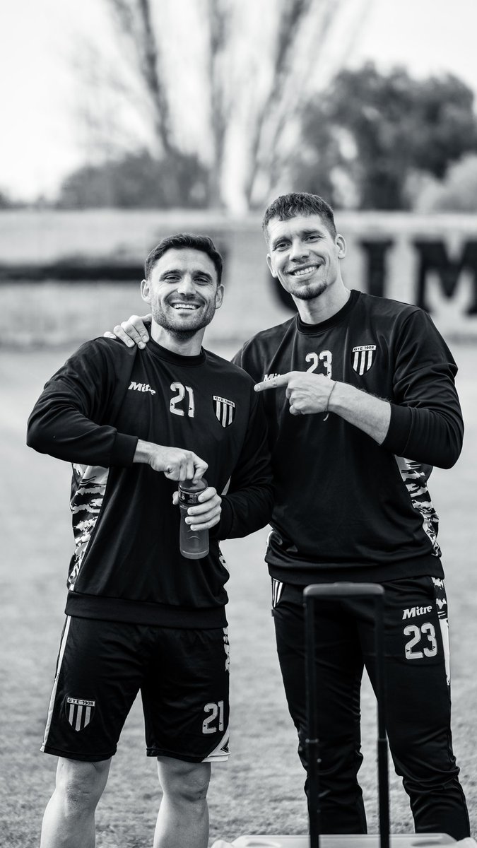 GimnasiaMendoza's tweet photo. Hoy, nuestro día a día vuelve a verse en blanco y negro🖤🤍

PONEMOS PRIMERA 🐺 https://t.co/vD89LDBdXd
