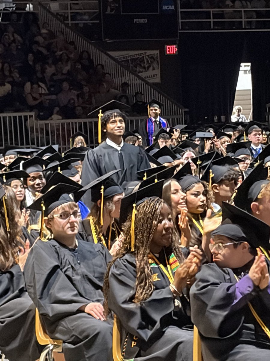BethlehemAreaSD's tweet photo. 🖤💛 https://t.co/mandxMvUrp