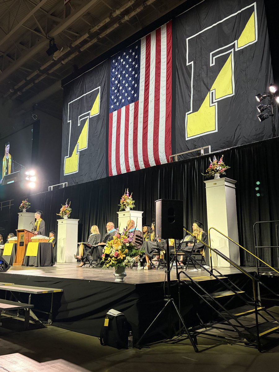 BethlehemAreaSD's tweet photo. 🖤💛 https://t.co/mandxMvUrp