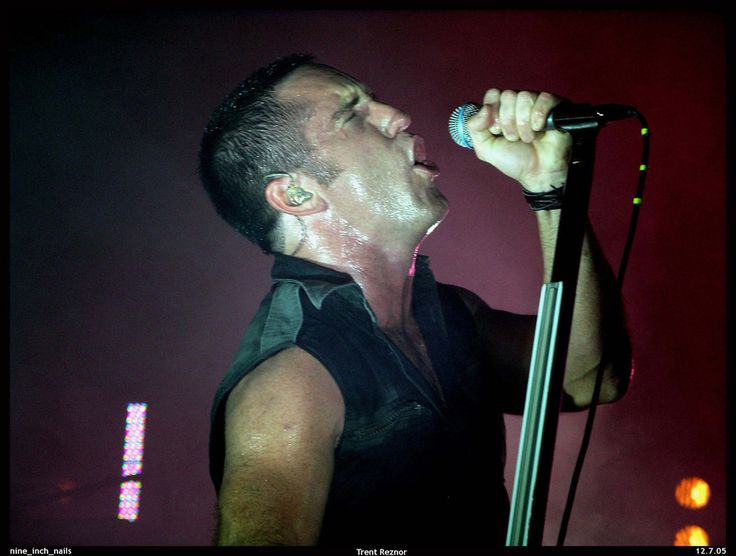 L1GHTSlNTHESKY's tweet photo. I'm a huge fan of when Trent Reznor looks like he's getting jerked off on stage https://t.co/E87HQyWZg7